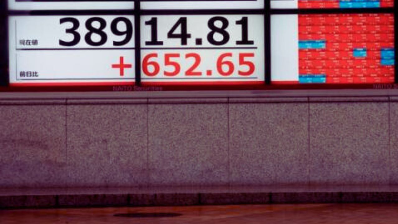 Nikkei Surges Past 39K
